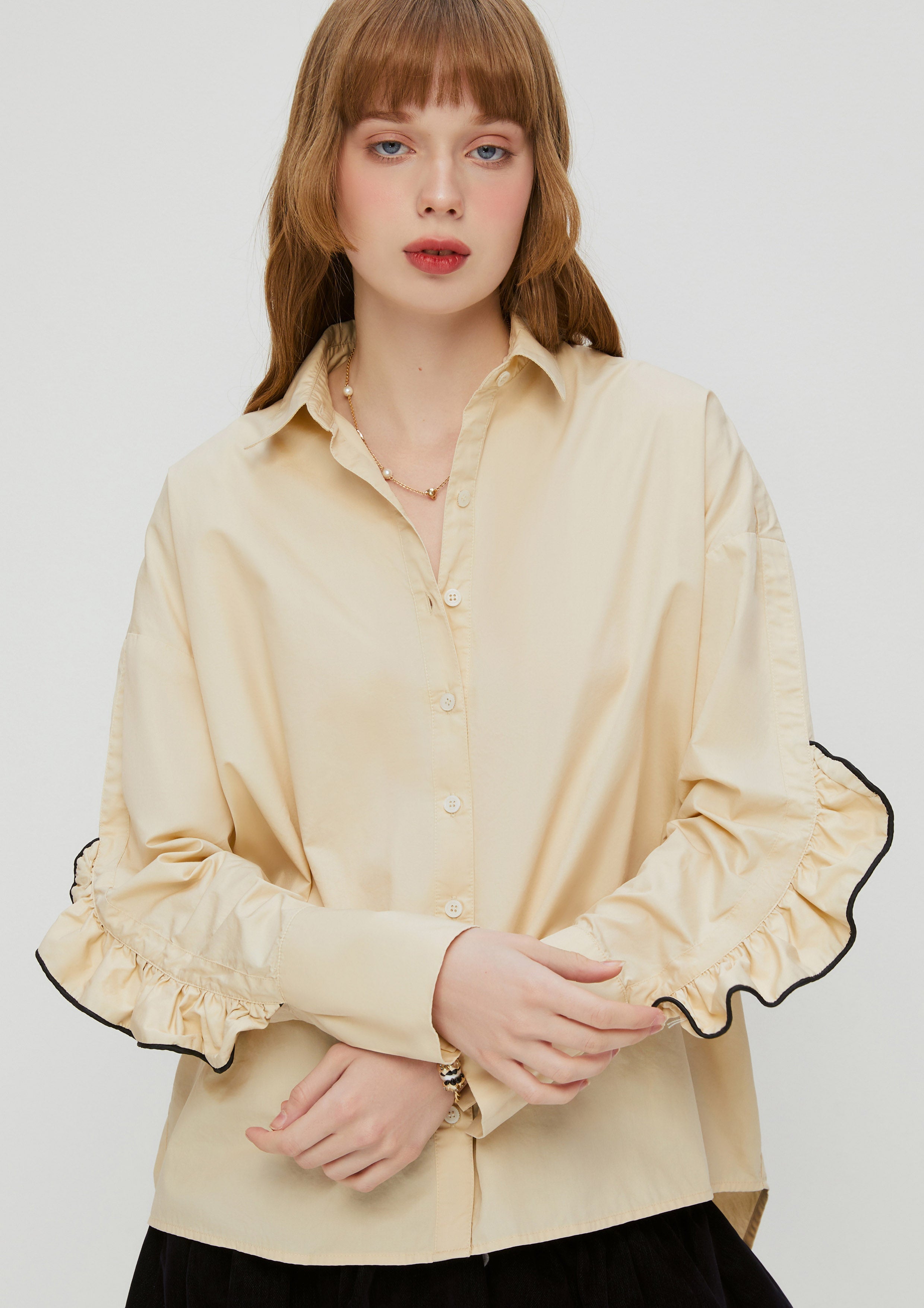 เสื้อเชิ้ตแขนยาวแต่งระบาย คอลเลกชัน White Horizon