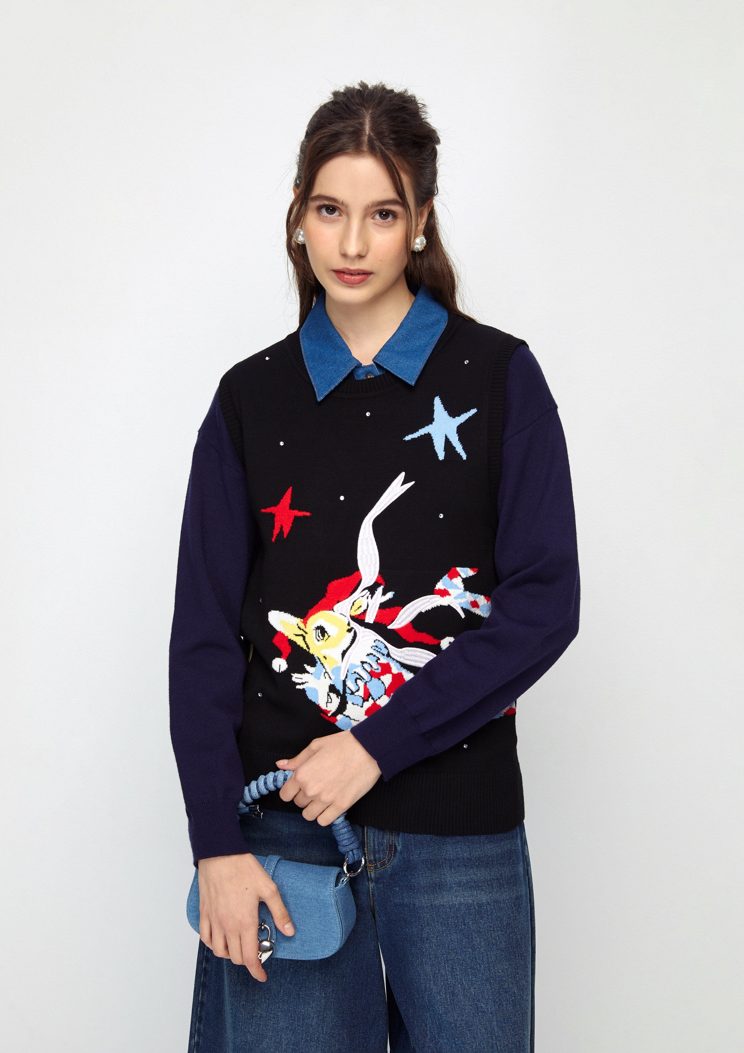 เสื้อนิตแขนกุดปักลาย คอลเลกชัน Property of Jolly