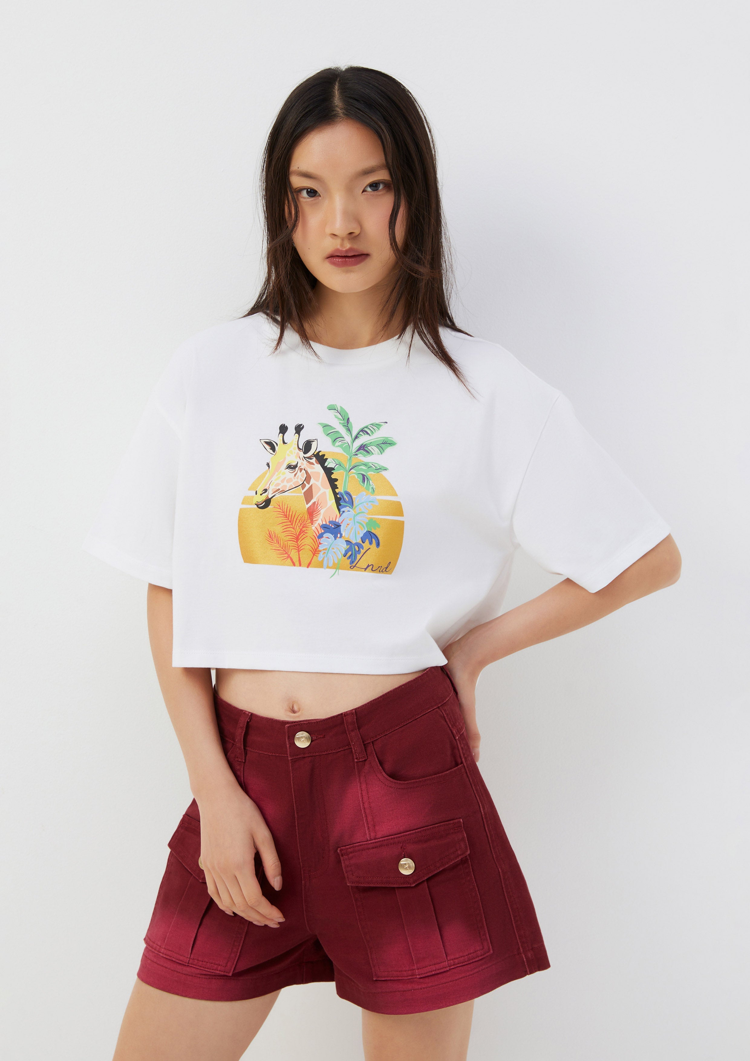 Giraffe Sunset Graphic Cropped Tee