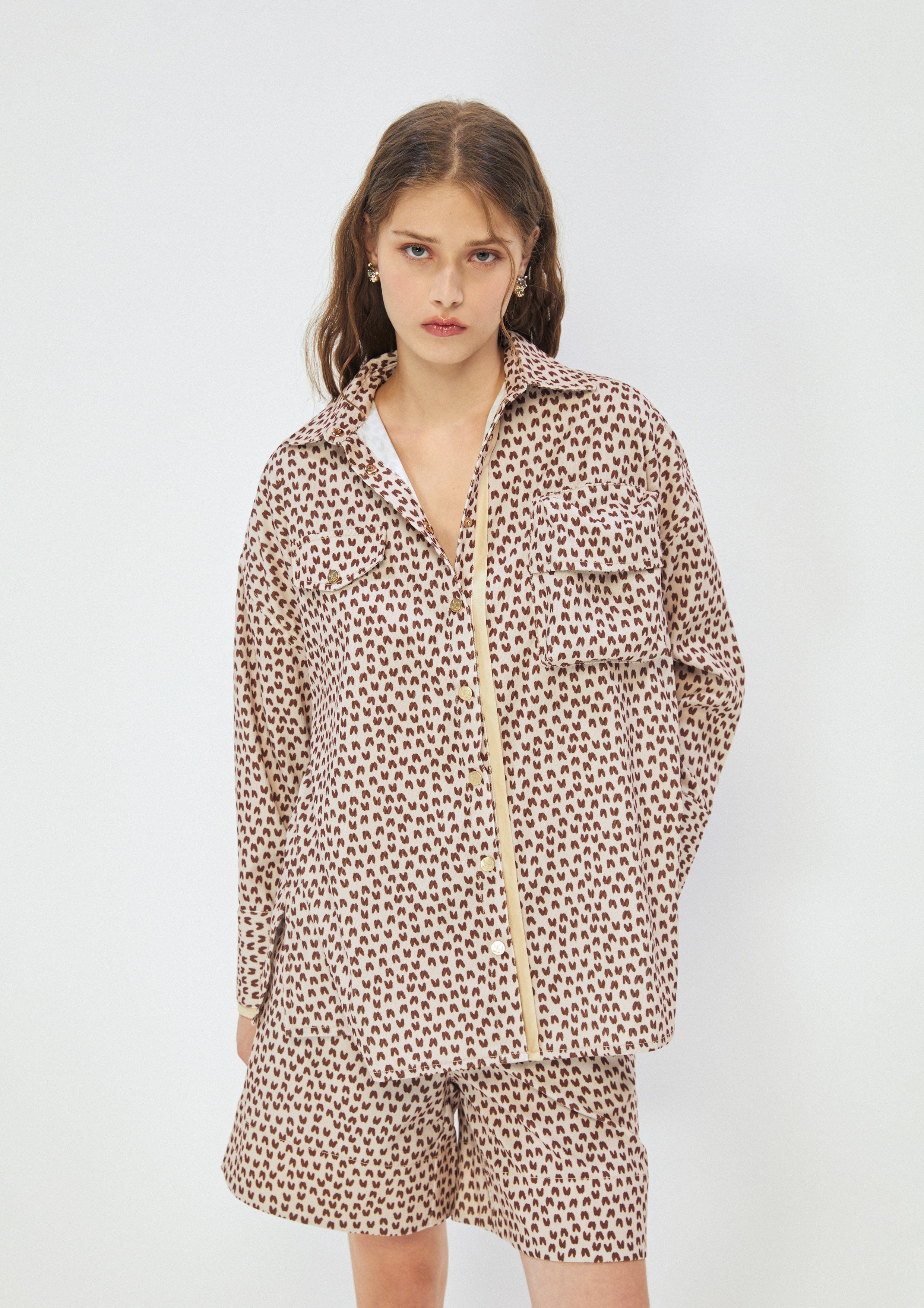 เสื้อเชิ้ตแขนยาวพิมพ์ลาย คอลเลกชัน Comfy Spots