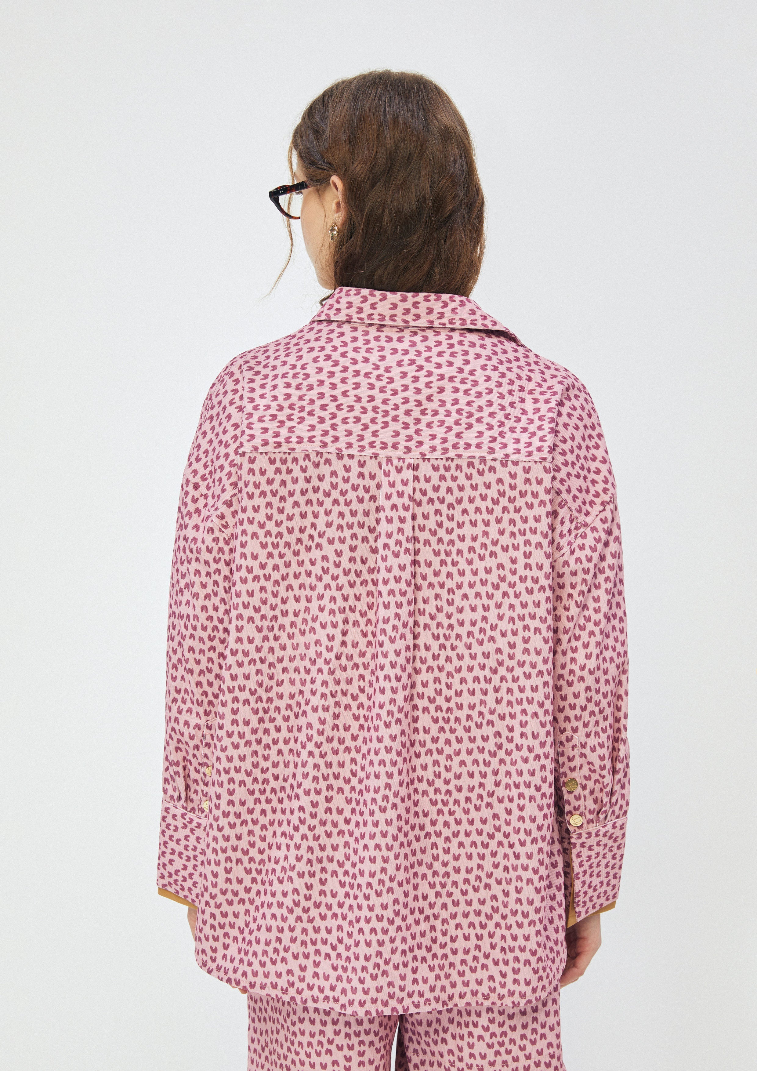เสื้อเชิ้ตแขนยาวพิมพ์ลาย คอลเลกชัน Comfy Spots