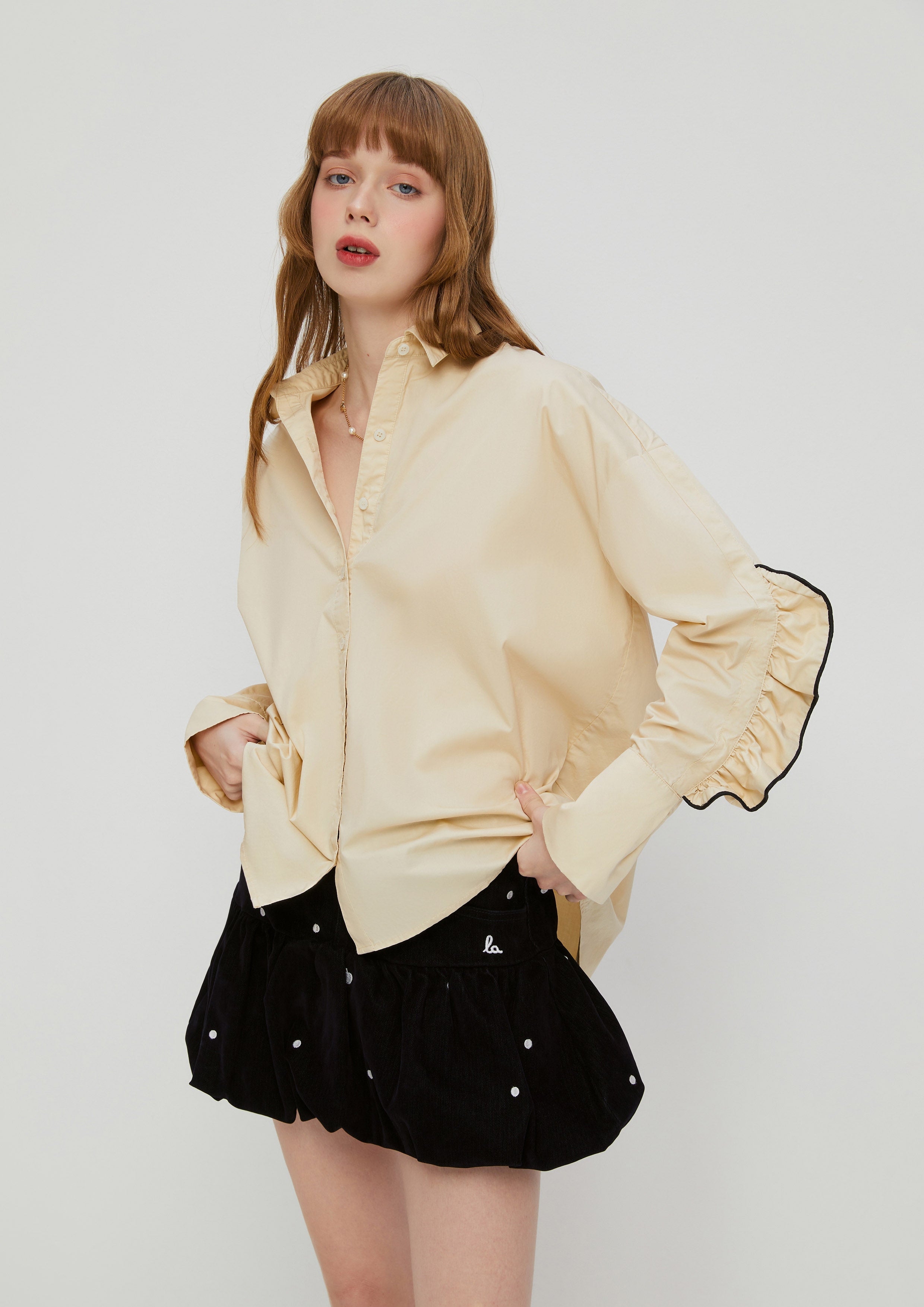 เสื้อเชิ้ตแขนยาวแต่งระบาย คอลเลกชัน White Horizon