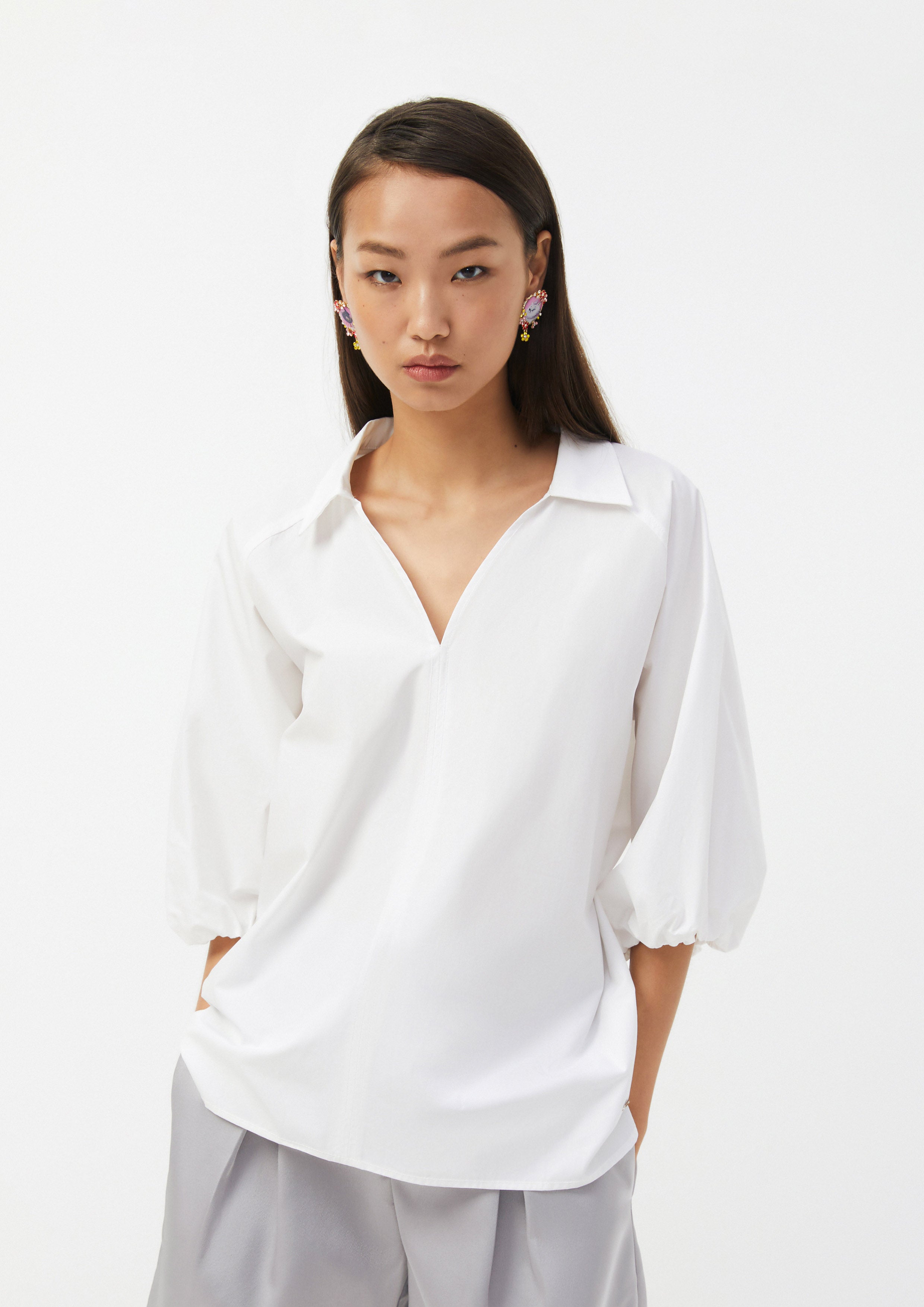 เสื้อเบลาส์ แขนพอง คอวี Ember Mirage
