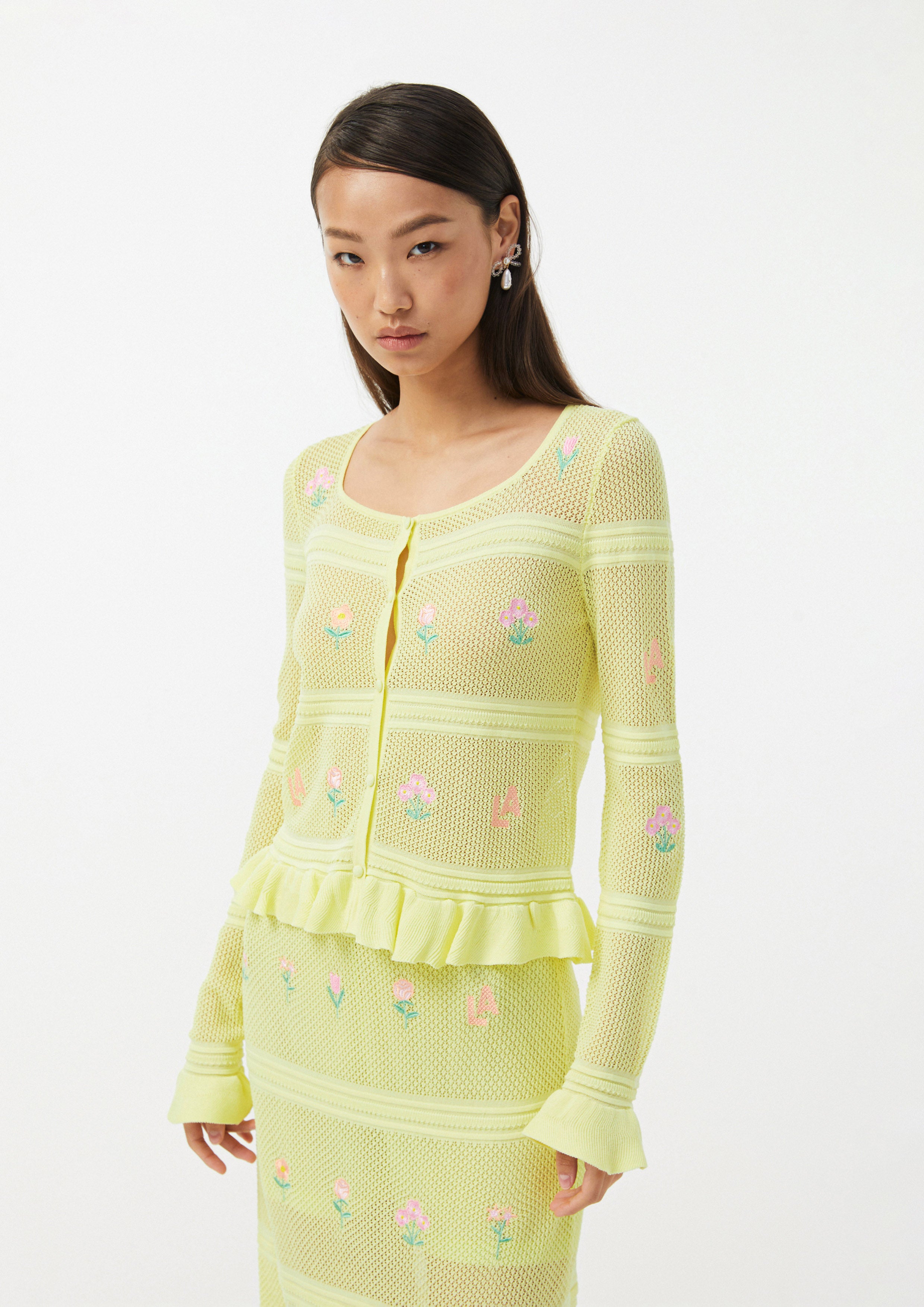 เสื้อคาร์ดิแกน ผ้าถัก ปักดอกไม้ Folk Bloom