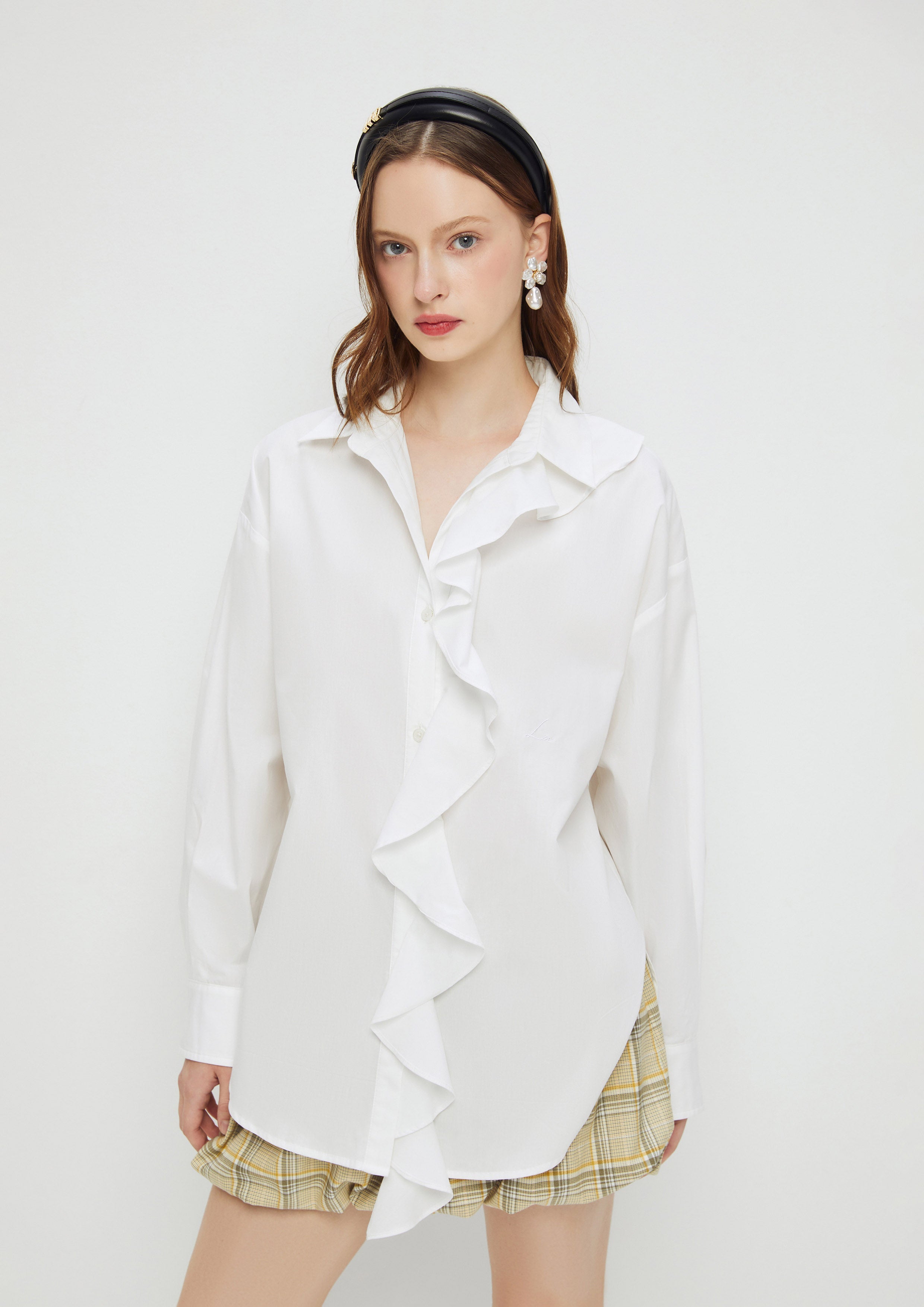 เสื้อแขนยาวแต่งผ้ารัฟเฟิลระบาย คอลเลกชัน White Horizon
